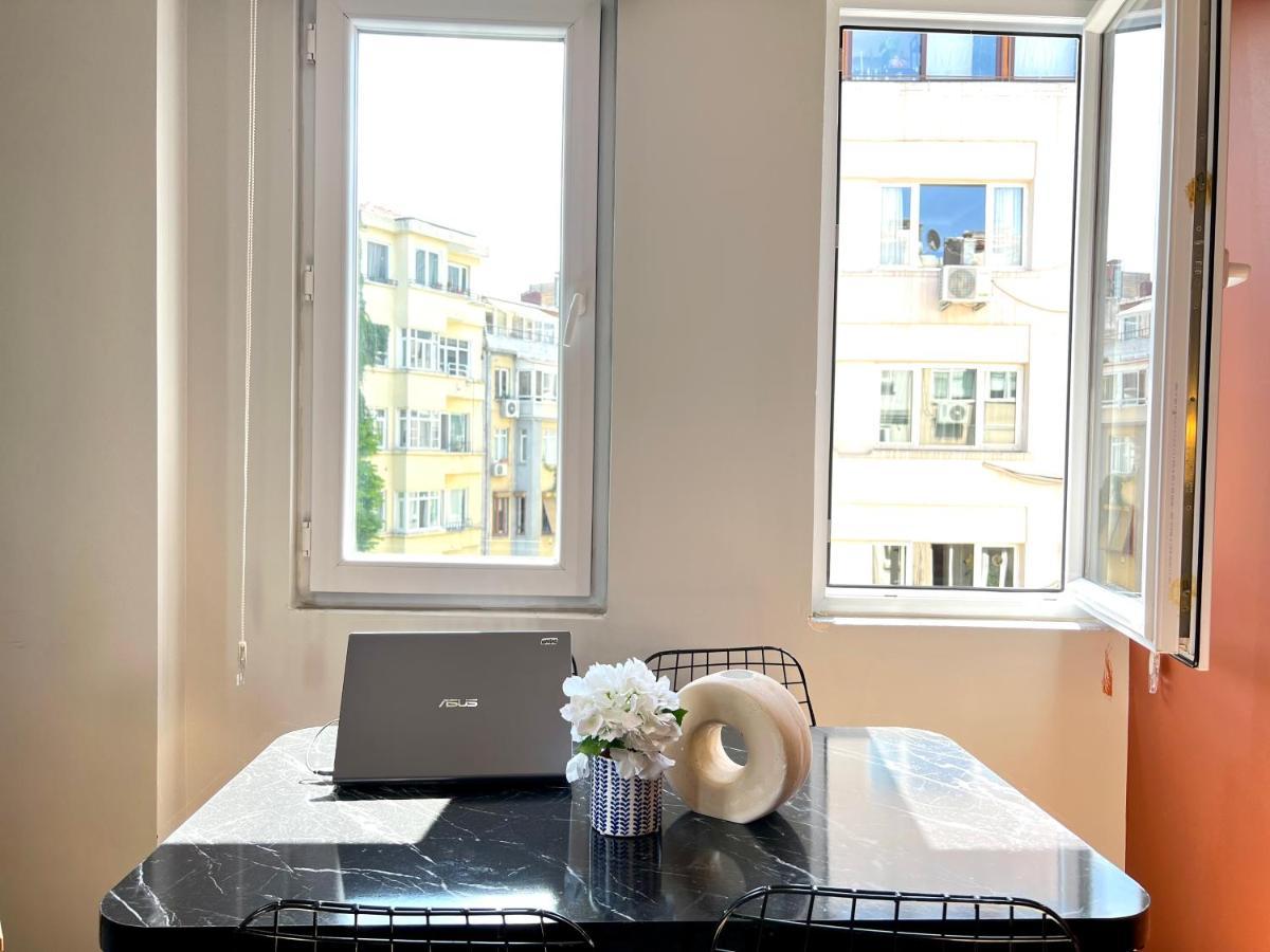 Wonder Homes- Cozy Flat, 2Br, Terrace, Cihangir, Frz3 Isztambul Kültér fotó