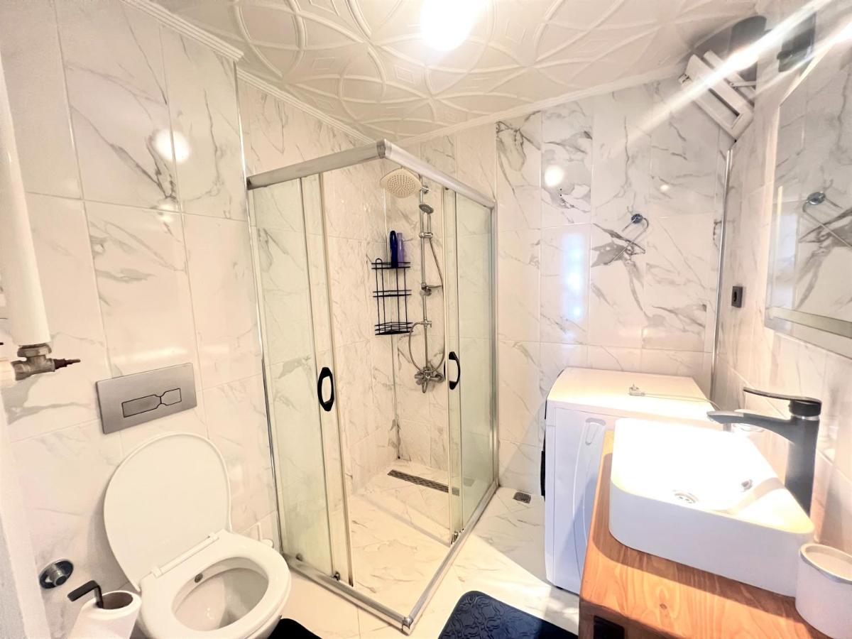 Wonder Homes- Cozy Flat, 2Br, Terrace, Cihangir, Frz3 Isztambul Kültér fotó